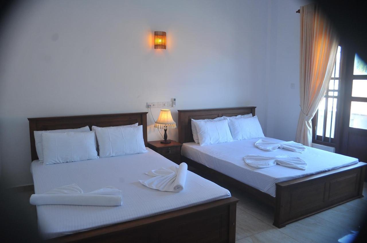 Nethum Beach House Hikkaduwa Exteriör bild