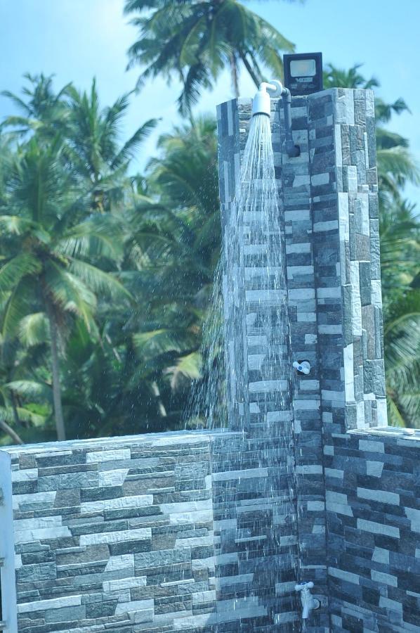 Nethum Beach House Hikkaduwa Exteriör bild