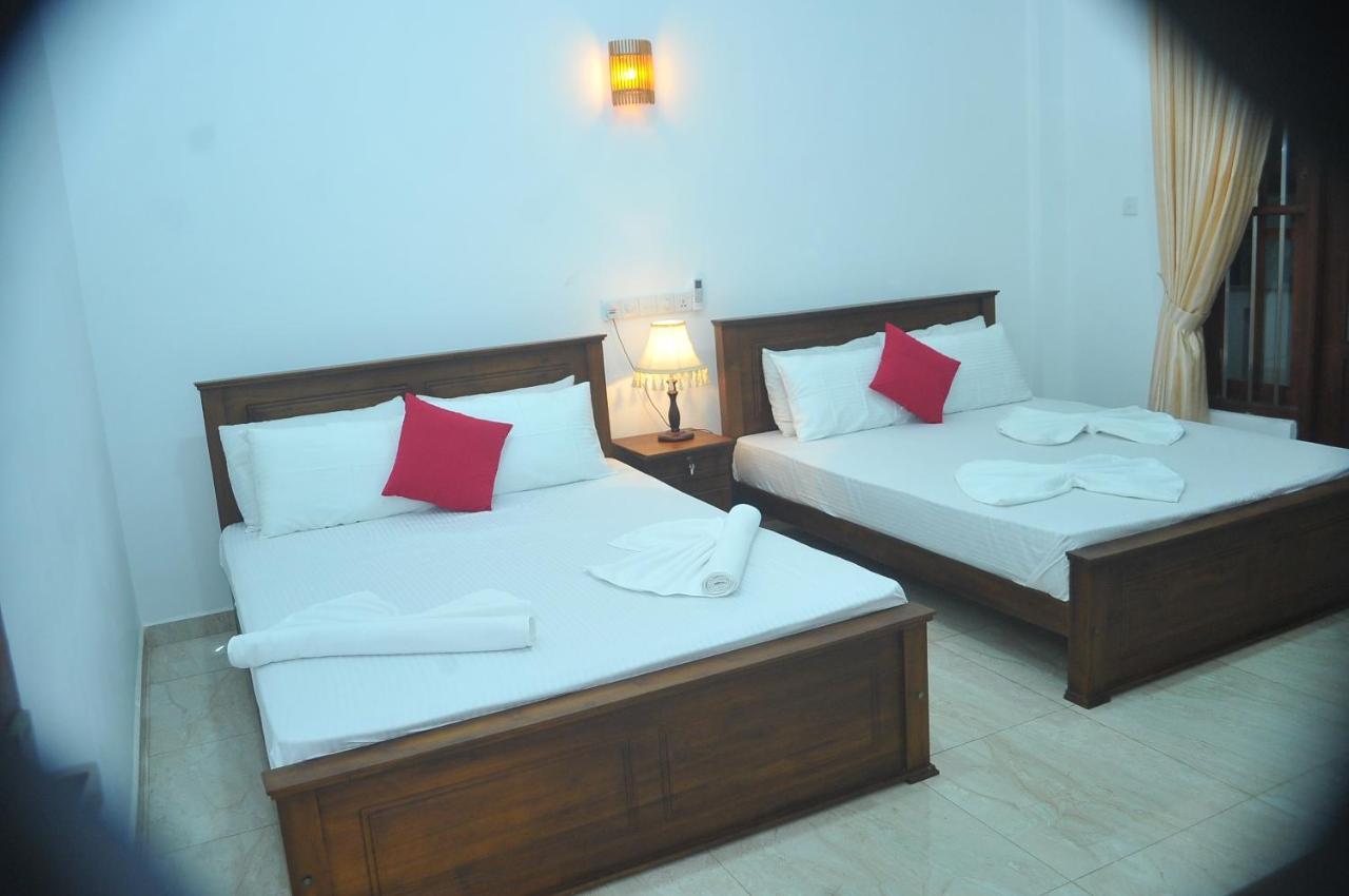 Nethum Beach House Hikkaduwa Exteriör bild