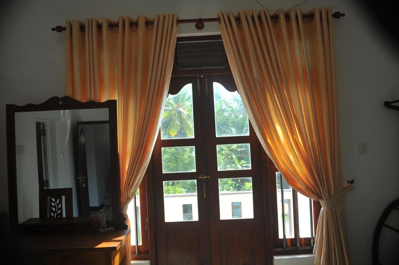 Nethum Beach House Hikkaduwa Exteriör bild